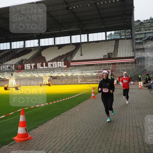 07.12.2025 - St. Pauli X-Mass-Run No. 15 Fabian Wolf http://msf.ph/oto/9422453 07.12.2025 11:52:27 Ziel 613, 618, 620, 627, 644, 3276, 3280, 3886 meine-sportfotos.de