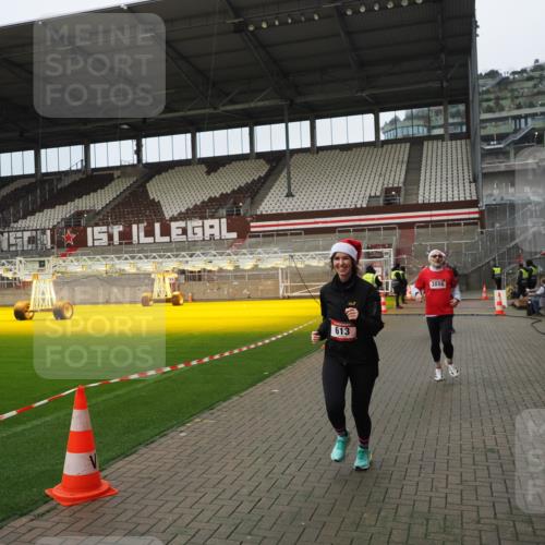 07.12.2025 - St. Pauli X-Mass-Run No. 15 Fabian Wolf http://msf.ph/oto/9422454 07.12.2025 11:52:27 Ziel 613, 618, 620, 627, 644, 3276, 3280, 3886 meine-sportfotos.de