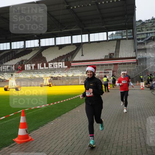 07.12.2025 - St. Pauli X-Mass-Run No. 15 Fabian Wolf http://msf.ph/oto/9422455 07.12.2025 11:52:27 Ziel 613, 618, 620, 627, 644, 3276, 3280, 3886 meine-sportfotos.de