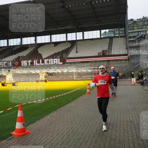 07.12.2025 - St. Pauli X-Mass-Run No. 15 Fabian Wolf http://msf.ph/oto/9422459 07.12.2025 11:52:29 Ziel 613, 618, 620, 627, 644, 3276, 3280, 3886 meine-sportfotos.de