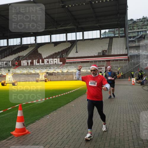 07.12.2025 - St. Pauli X-Mass-Run No. 15 Fabian Wolf http://msf.ph/oto/9422461 07.12.2025 11:52:29 Ziel 613, 618, 620, 627, 644, 3276, 3280, 3886 meine-sportfotos.de