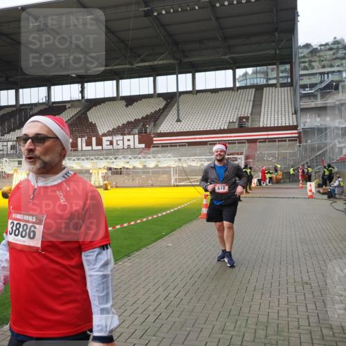 07.12.2025 - St. Pauli X-Mass-Run No. 15 Fabian Wolf http://msf.ph/oto/9422468 07.12.2025 11:52:31 Ziel 613, 618, 620, 627, 644, 3276, 3280, 3886 meine-sportfotos.de
