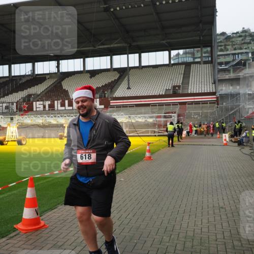 07.12.2025 - St. Pauli X-Mass-Run No. 15 Fabian Wolf http://msf.ph/oto/9422474 07.12.2025 11:52:32 Ziel 613, 618, 620, 627, 644, 3276, 3280, 3886 meine-sportfotos.de