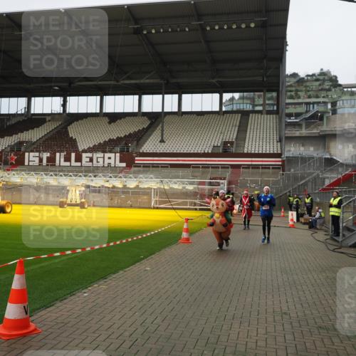 07.12.2025 - St. Pauli X-Mass-Run No. 15 Fabian Wolf http://msf.ph/oto/9422480 07.12.2025 11:52:41 Ziel 618, 982, 2862, 3886, 4612 meine-sportfotos.de