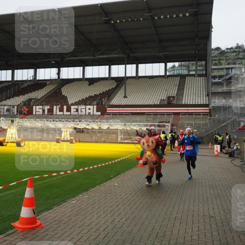 07.12.2025 - St. Pauli X-Mass-Run No. 15 Fabian Wolf http://msf.ph/oto/9422485 07.12.2025 11:52:42 Ziel 618, 982, 2862, 3886, 4612 meine-sportfotos.de
