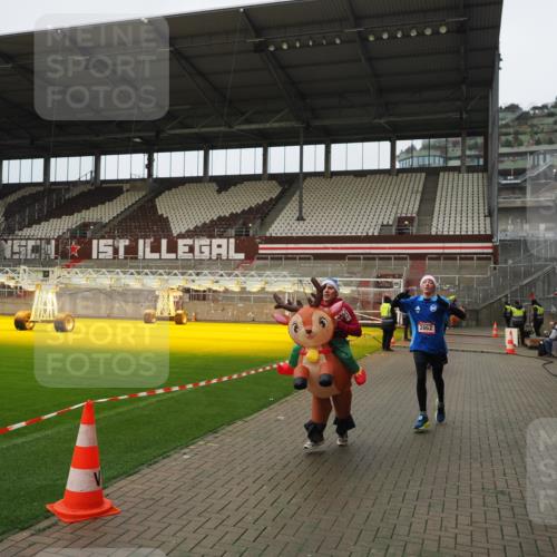 07.12.2025 - St. Pauli X-Mass-Run No. 15 Fabian Wolf http://msf.ph/oto/9422488 07.12.2025 11:52:43 Ziel 618, 982, 2862, 3886, 4612 meine-sportfotos.de