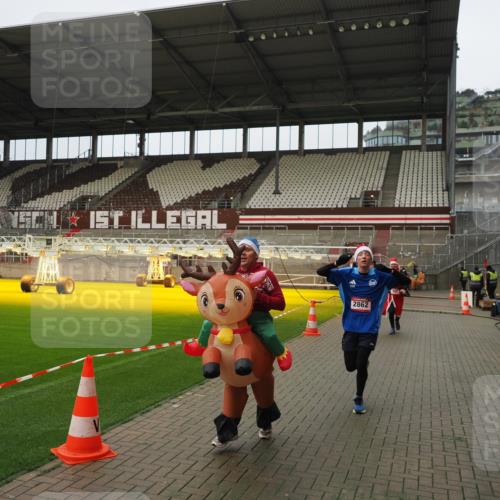 07.12.2025 - St. Pauli X-Mass-Run No. 15 Fabian Wolf http://msf.ph/oto/9422491 07.12.2025 11:52:43 Ziel 618, 982, 2862, 3886, 4612 meine-sportfotos.de