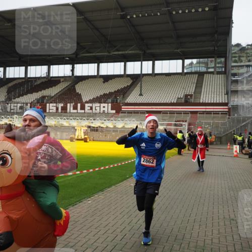 07.12.2025 - St. Pauli X-Mass-Run No. 15 Fabian Wolf http://msf.ph/oto/9422495 07.12.2025 11:52:44 Ziel 982, 2862, 4612 meine-sportfotos.de