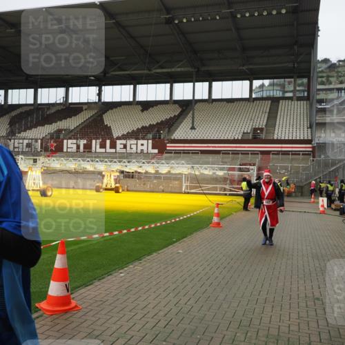 07.12.2025 - St. Pauli X-Mass-Run No. 15 Fabian Wolf http://msf.ph/oto/9422500 07.12.2025 11:52:45 Ziel 982, 2862, 4612 meine-sportfotos.de