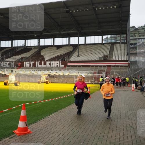 07.12.2025 - St. Pauli X-Mass-Run No. 15 Fabian Wolf http://msf.ph/oto/9422519 07.12.2025 11:52:58 Ziel 1467, 1592, 1803, 2862, 3749, 3750 meine-sportfotos.de