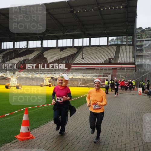 07.12.2025 - St. Pauli X-Mass-Run No. 15 Fabian Wolf http://msf.ph/oto/9422523 07.12.2025 11:52:59 Ziel 1467, 1592, 1803, 2862, 3749, 3750 meine-sportfotos.de