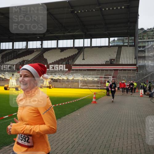07.12.2025 - St. Pauli X-Mass-Run No. 15 Fabian Wolf http://msf.ph/oto/9422528 07.12.2025 11:53:00 Ziel 1467, 1592, 1803, 3006, 3749, 3750 meine-sportfotos.de