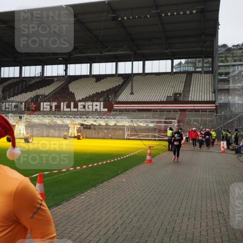07.12.2025 - St. Pauli X-Mass-Run No. 15 Fabian Wolf http://msf.ph/oto/9422529 07.12.2025 11:53:00 Ziel 1467, 1592, 1803, 3006, 3749, 3750 meine-sportfotos.de