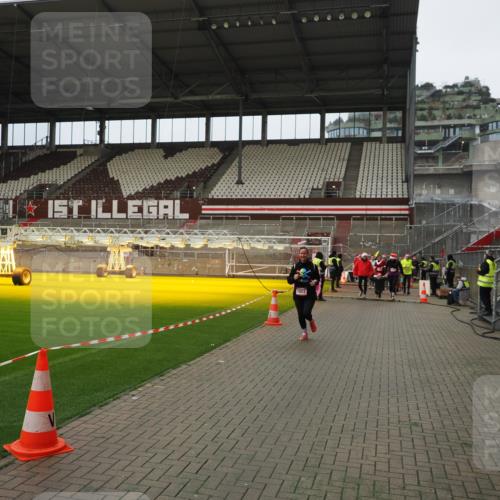 07.12.2025 - St. Pauli X-Mass-Run No. 15 Fabian Wolf http://msf.ph/oto/9422530 07.12.2025 11:53:01 Ziel 104, 1467, 1592, 1803, 2966, 3006, 3749, 3750 meine-sportfotos.de