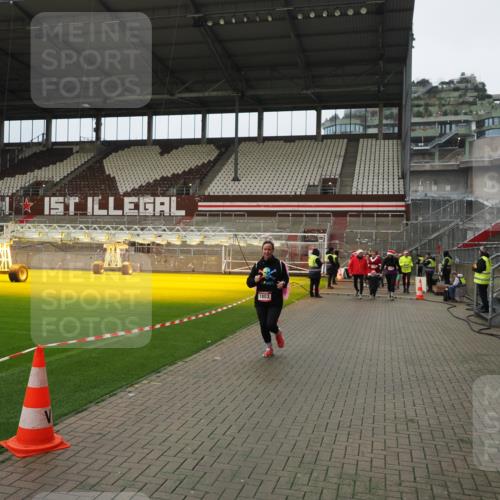 07.12.2025 - St. Pauli X-Mass-Run No. 15 Fabian Wolf http://msf.ph/oto/9422532 07.12.2025 11:53:02 Ziel 104, 1238, 1239, 1467, 1592, 1803, 2966, 3006, 3355, 3749, 3750 meine-sportfotos.de