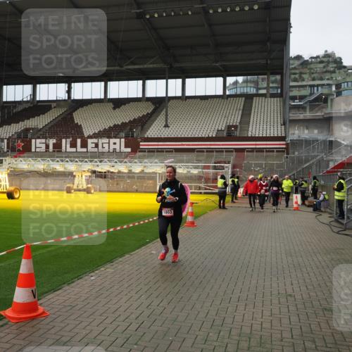 07.12.2025 - St. Pauli X-Mass-Run No. 15 Fabian Wolf http://msf.ph/oto/9422534 07.12.2025 11:53:02 Ziel 104, 1238, 1239, 1467, 1592, 1803, 2966, 3006, 3355, 3749, 3750 meine-sportfotos.de