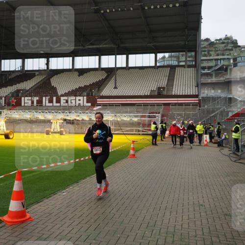 07.12.2025 - St. Pauli X-Mass-Run No. 15 Fabian Wolf http://msf.ph/oto/9422536 07.12.2025 11:53:03 Ziel 104, 1238, 1239, 1467, 1592, 1803, 2735, 2966, 3006, 3355, 3356, 3749, 3750 meine-sportfotos.de