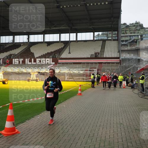 07.12.2025 - St. Pauli X-Mass-Run No. 15 Fabian Wolf http://msf.ph/oto/9422537 07.12.2025 11:53:03 Ziel 104, 1238, 1239, 1467, 1592, 1803, 2735, 2966, 3006, 3355, 3356, 3749, 3750 meine-sportfotos.de