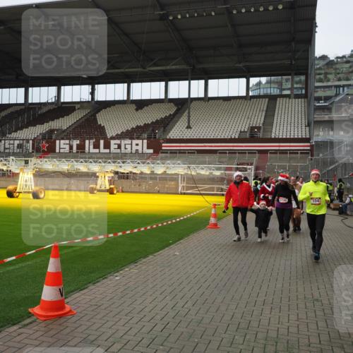 07.12.2025 - St. Pauli X-Mass-Run No. 15 Fabian Wolf http://msf.ph/oto/9422538 07.12.2025 11:53:07 Ziel 104, 1238, 1239, 1289, 1290, 1467, 1592, 1803, 2685, 2735, 2966, 3006, 3355, 3356, 3749, 3750 meine-sportfotos.de