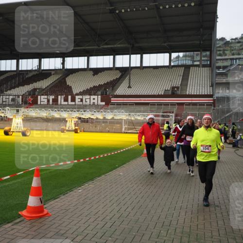 07.12.2025 - St. Pauli X-Mass-Run No. 15 Fabian Wolf http://msf.ph/oto/9422541 07.12.2025 11:53:08 Ziel 104, 524, 1238, 1239, 1289, 1290, 1467, 1592, 1803, 2685, 2735, 2966, 3006, 3355, 3356, 3749, 3750 meine-sportfotos.de
