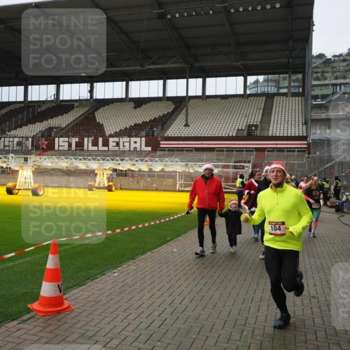 07.12.2025 - St. Pauli X-Mass-Run No. 15 Fabian Wolf http://msf.ph/oto/9422543 07.12.2025 11:53:08 Ziel 104, 524, 1238, 1239, 1289, 1290, 1467, 1592, 1803, 2685, 2735, 2966, 3006, 3355, 3356, 3749, 3750 meine-sportfotos.de