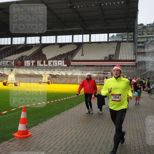 07.12.2025 - St. Pauli X-Mass-Run No. 15 Fabian Wolf http://msf.ph/oto/9422544 07.12.2025 11:53:09 Ziel 104, 524, 1238, 1239, 1289, 1290, 1467, 1592, 1803, 2685, 2735, 2966, 3006, 3355, 3356, 3749, 3750 meine-sportfotos.de