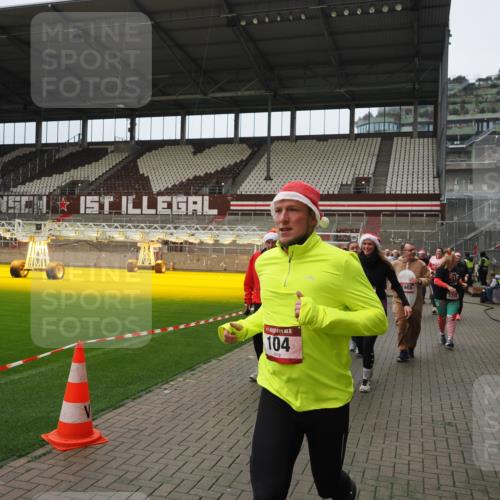 07.12.2025 - St. Pauli X-Mass-Run No. 15 Fabian Wolf http://msf.ph/oto/9422546 07.12.2025 11:53:09 Ziel 104, 524, 1238, 1239, 1289, 1290, 1467, 1592, 1803, 2685, 2735, 2966, 3006, 3355, 3356, 3749, 3750 meine-sportfotos.de