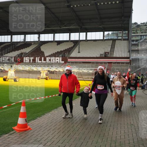07.12.2025 - St. Pauli X-Mass-Run No. 15 Fabian Wolf http://msf.ph/oto/9422549 07.12.2025 11:53:10 Ziel 104, 524, 1238, 1239, 1289, 1290, 1467, 1592, 1803, 2685, 2735, 2966, 3006, 3355, 3356, 3749, 3750 meine-sportfotos.de