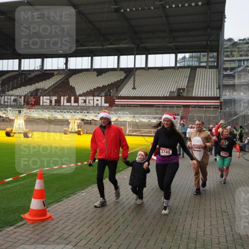 07.12.2025 - St. Pauli X-Mass-Run No. 15 Fabian Wolf http://msf.ph/oto/9422550 07.12.2025 11:53:10 Ziel 104, 524, 1238, 1239, 1289, 1290, 1467, 1592, 1803, 2685, 2735, 2966, 3006, 3355, 3356, 3749, 3750 meine-sportfotos.de
