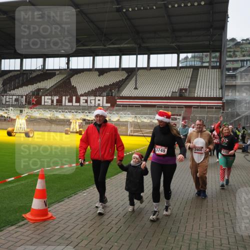 07.12.2025 - St. Pauli X-Mass-Run No. 15 Fabian Wolf http://msf.ph/oto/9422551 07.12.2025 11:53:10 Ziel 104, 524, 1238, 1239, 1289, 1290, 1467, 1592, 1803, 2685, 2735, 2966, 3006, 3355, 3356, 3749, 3750 meine-sportfotos.de