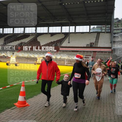 07.12.2025 - St. Pauli X-Mass-Run No. 15 Fabian Wolf http://msf.ph/oto/9422552 07.12.2025 11:53:10 Ziel 104, 524, 1238, 1239, 1289, 1290, 1467, 1592, 1803, 2685, 2735, 2966, 3006, 3355, 3356, 3749, 3750 meine-sportfotos.de