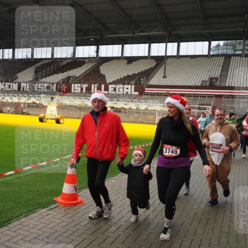 07.12.2025 - St. Pauli X-Mass-Run No. 15 Fabian Wolf http://msf.ph/oto/9422554 07.12.2025 11:53:11 Ziel 104, 524, 1238, 1239, 1289, 1290, 1803, 2685, 2735, 2966, 3006, 3355, 3356, 3749, 3750, 4248 meine-sportfotos.de