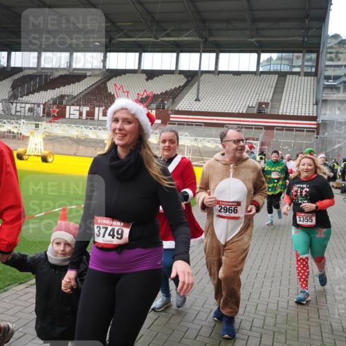 07.12.2025 - St. Pauli X-Mass-Run No. 15 Fabian Wolf http://msf.ph/oto/9422557 07.12.2025 11:53:11 Ziel 104, 524, 1238, 1239, 1289, 1290, 1803, 2685, 2735, 2966, 3006, 3355, 3356, 3749, 3750, 4248 meine-sportfotos.de