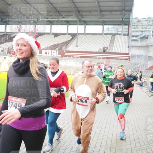 07.12.2025 - St. Pauli X-Mass-Run No. 15 Fabian Wolf http://msf.ph/oto/9422558 07.12.2025 11:53:12 Ziel 104, 524, 1238, 1239, 1289, 1290, 1803, 2685, 2735, 2966, 3006, 3355, 3356, 3749, 3750, 4248 meine-sportfotos.de