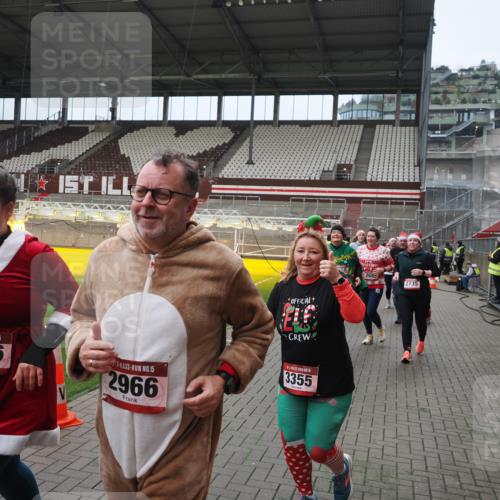 07.12.2025 - St. Pauli X-Mass-Run No. 15 Fabian Wolf http://msf.ph/oto/9422561 07.12.2025 11:53:12 Ziel 104, 524, 1238, 1239, 1289, 1290, 1803, 2685, 2735, 2966, 3006, 3355, 3356, 3749, 3750, 4248 meine-sportfotos.de