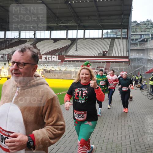 07.12.2025 - St. Pauli X-Mass-Run No. 15 Fabian Wolf http://msf.ph/oto/9422562 07.12.2025 11:53:12 Ziel 104, 524, 1238, 1239, 1289, 1290, 1803, 2685, 2735, 2966, 3006, 3355, 3356, 3749, 3750, 4248 meine-sportfotos.de