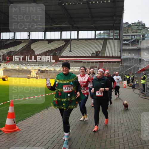 07.12.2025 - St. Pauli X-Mass-Run No. 15 Fabian Wolf http://msf.ph/oto/9422567 07.12.2025 11:53:14 Ziel 104, 524, 1238, 1239, 1289, 1290, 1803, 2685, 2735, 2966, 3006, 3355, 3356, 3749, 3750, 4248 meine-sportfotos.de