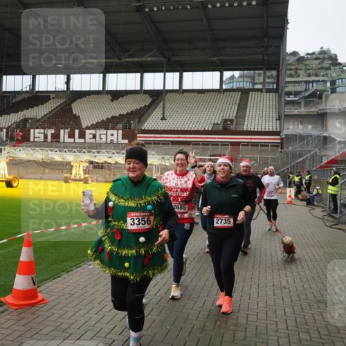 07.12.2025 - St. Pauli X-Mass-Run No. 15 Fabian Wolf http://msf.ph/oto/9422568 07.12.2025 11:53:14 Ziel 104, 524, 1238, 1239, 1289, 1290, 1803, 2685, 2735, 2966, 3006, 3355, 3356, 3749, 3750, 4248 meine-sportfotos.de