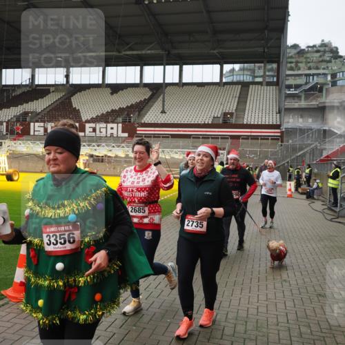 07.12.2025 - St. Pauli X-Mass-Run No. 15 Fabian Wolf http://msf.ph/oto/9422570 07.12.2025 11:53:14 Ziel 104, 524, 1238, 1239, 1289, 1290, 1803, 2685, 2735, 2966, 3006, 3355, 3356, 3749, 3750, 4248 meine-sportfotos.de