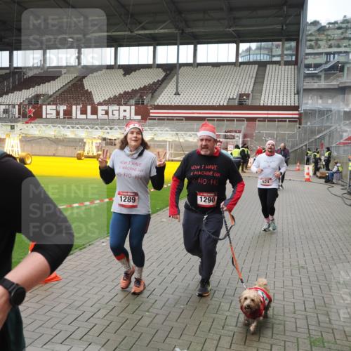 07.12.2025 - St. Pauli X-Mass-Run No. 15 Fabian Wolf http://msf.ph/oto/9422574 07.12.2025 11:53:16 Ziel 104, 524, 1238, 1239, 1289, 1290, 1803, 2685, 2735, 2966, 3006, 3355, 3356, 3749, 3750, 4248 meine-sportfotos.de