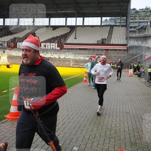 07.12.2025 - St. Pauli X-Mass-Run No. 15 Fabian Wolf http://msf.ph/oto/9422577 07.12.2025 11:53:17 Ziel 104, 524, 1238, 1239, 1289, 1290, 2685, 2735, 2966, 3006, 3355, 3356, 3749, 3750, 4248 meine-sportfotos.de