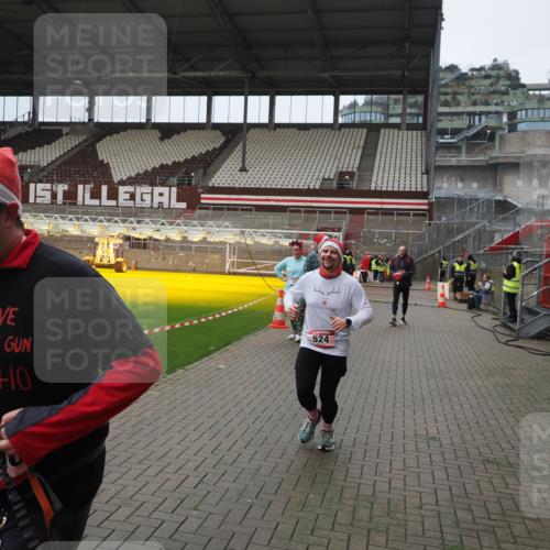 07.12.2025 - St. Pauli X-Mass-Run No. 15 Fabian Wolf http://msf.ph/oto/9422578 07.12.2025 11:53:17 Ziel 104, 524, 1238, 1239, 1289, 1290, 2685, 2735, 2966, 3006, 3355, 3356, 3749, 3750, 4248 meine-sportfotos.de