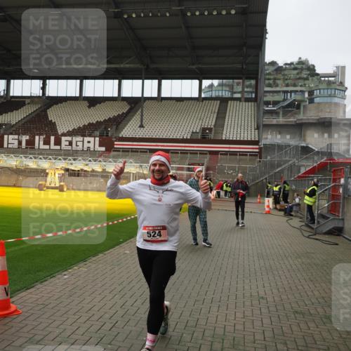 07.12.2025 - St. Pauli X-Mass-Run No. 15 Fabian Wolf http://msf.ph/oto/9422580 07.12.2025 11:53:17 Ziel 104, 524, 1238, 1239, 1289, 1290, 2685, 2735, 2966, 3006, 3355, 3356, 3749, 3750, 4248 meine-sportfotos.de