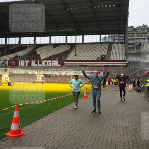 07.12.2025 - St. Pauli X-Mass-Run No. 15 Fabian Wolf http://msf.ph/oto/9422584 07.12.2025 11:53:20 Ziel 104, 524, 1238, 1239, 1289, 1290, 2685, 2735, 2966, 3006, 3355, 3356, 4248 meine-sportfotos.de