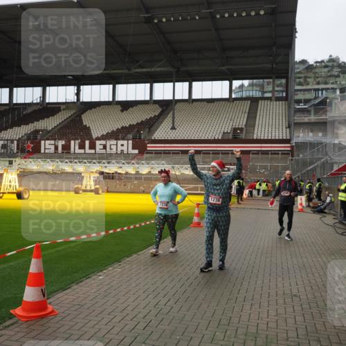 07.12.2025 - St. Pauli X-Mass-Run No. 15 Fabian Wolf http://msf.ph/oto/9422587 07.12.2025 11:53:20 Ziel 104, 524, 1238, 1239, 1289, 1290, 2685, 2735, 2966, 3006, 3355, 3356, 4248 meine-sportfotos.de