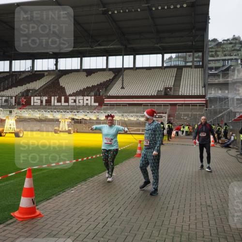 07.12.2025 - St. Pauli X-Mass-Run No. 15 Fabian Wolf http://msf.ph/oto/9422591 07.12.2025 11:53:21 Ziel 104, 524, 1238, 1239, 1289, 1290, 2685, 2735, 2966, 3355, 3356, 4248 meine-sportfotos.de