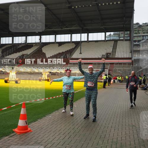 07.12.2025 - St. Pauli X-Mass-Run No. 15 Fabian Wolf http://msf.ph/oto/9422595 07.12.2025 11:53:22 Ziel 524, 1238, 1239, 1289, 1290, 2685, 2735, 3355, 3356, 4248 meine-sportfotos.de