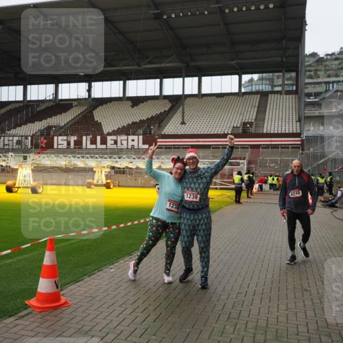 07.12.2025 - St. Pauli X-Mass-Run No. 15 Fabian Wolf http://msf.ph/oto/9422602 07.12.2025 11:53:23 Ziel 524, 1289, 1290, 2685, 2735, 3356, 4248 meine-sportfotos.de
