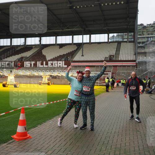07.12.2025 - St. Pauli X-Mass-Run No. 15 Fabian Wolf http://msf.ph/oto/9422603 07.12.2025 11:53:23 Ziel 524, 1289, 1290, 2685, 2735, 3356, 4248 meine-sportfotos.de
