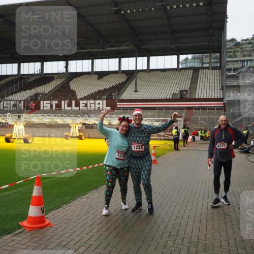 07.12.2025 - St. Pauli X-Mass-Run No. 15 Fabian Wolf http://msf.ph/oto/9422606 07.12.2025 11:53:24 Ziel 524, 1289, 1290, 2685, 4248 meine-sportfotos.de